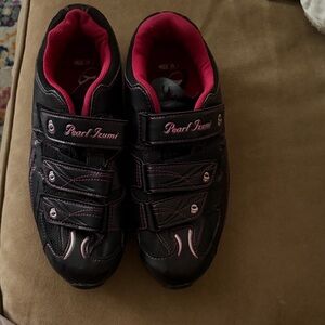 Pearl Izumi Black and Pink Cycling Footwear - Size 41